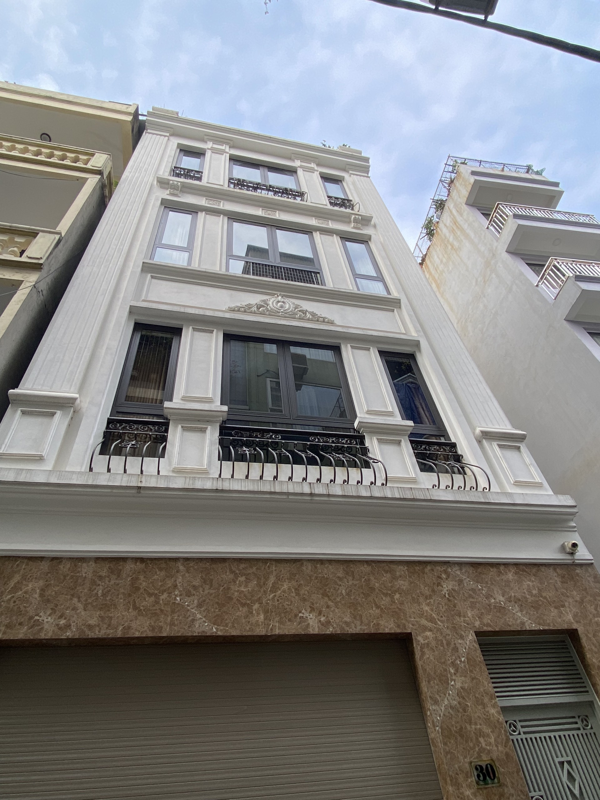 Bán Nhà Hoàng Văn Thái - 55/64M * 6 Tầng * MT8M - Thang máy - Gần Phố - Kinh doanh - Ô tô tránh.