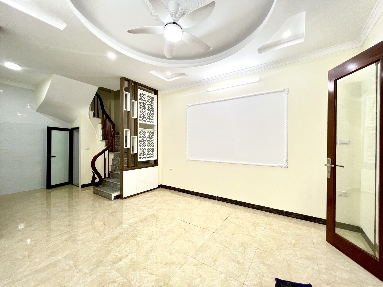 Bán nhà riêng Phố Trương Định, Ô TÔ, DT 30m2 *5T, giá chào nhỉnh 3 tỷ , Lh: