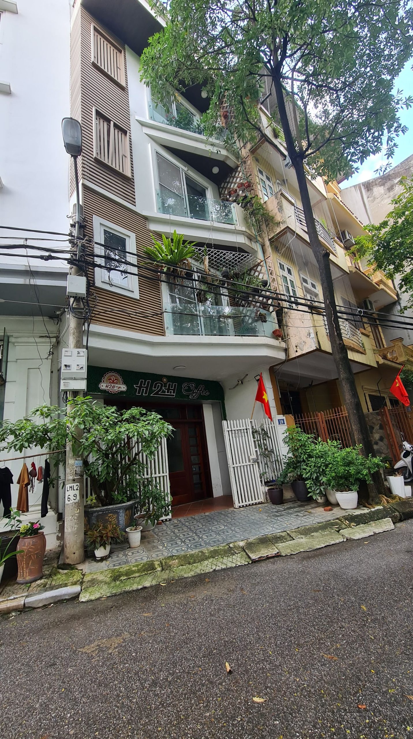 Siêu hót! Mặt phố Nghĩa Đô, Cầu Giấy, 78m2, 4 tầng, MT 6.5m, kinh doanh mọi loại hình, nhỉnh 23 tỷ