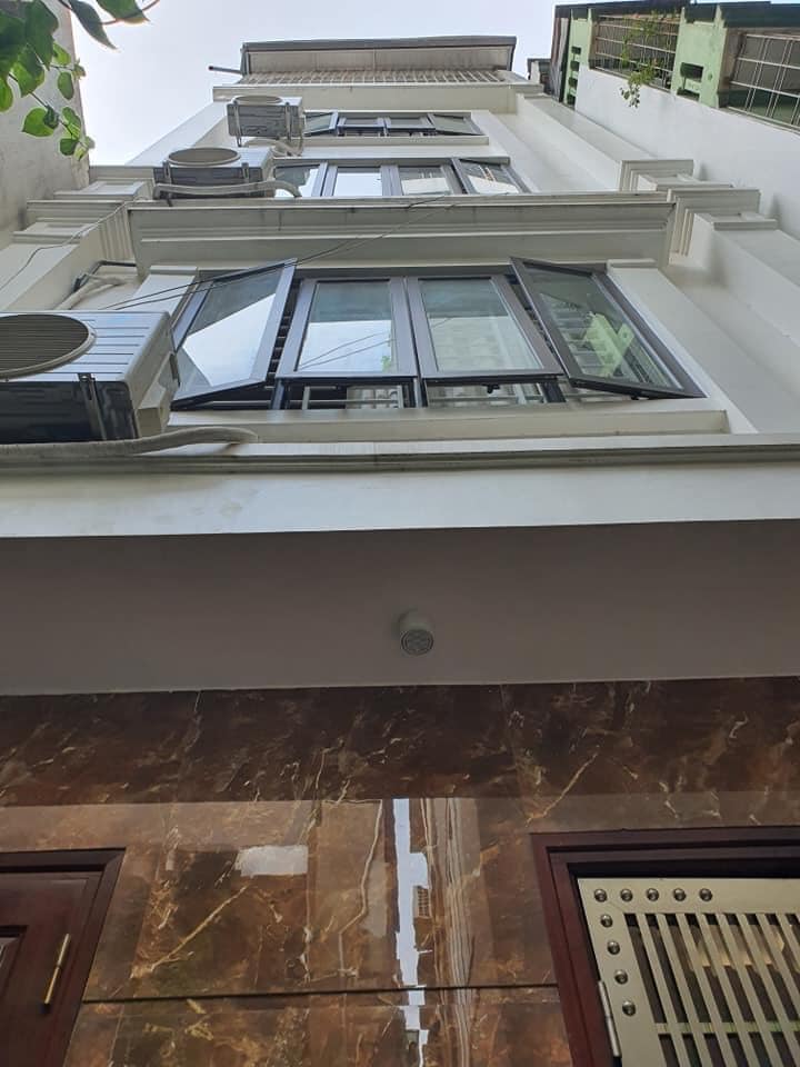 MẶT PHỐ, VỈA HÈ 8M, SIÊU KINH DOANH,DT 37m 4 tầng, giá chỉ 10. tỷ, tại Quang Trung, Hà Đông