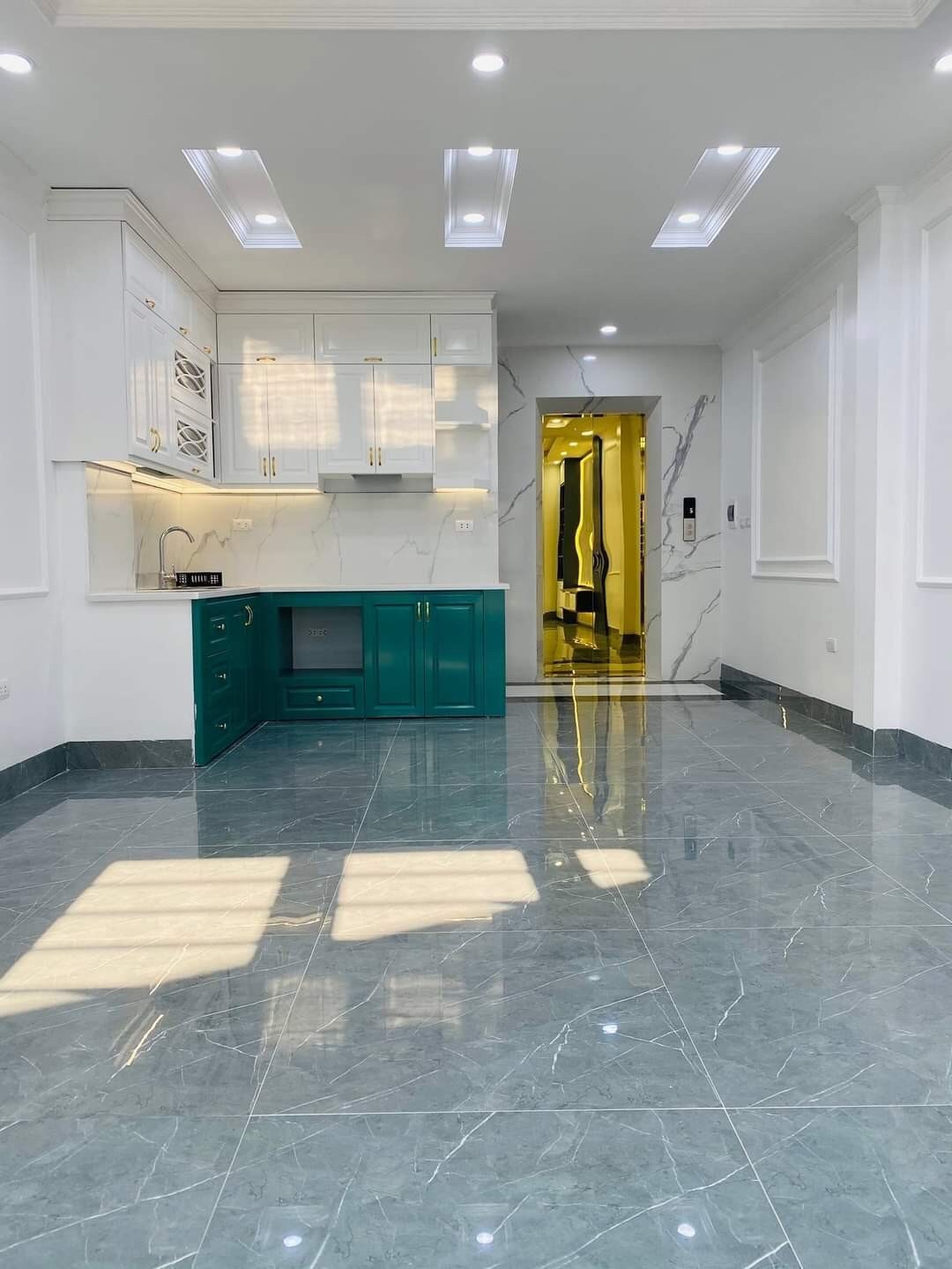 Bán nhà HOÀNG CẦU, Vip Đống Đa,59Mx6T, MT 4.2M, Thang máy, Ô tô tránh, Văn Phòng, Kinh doanh