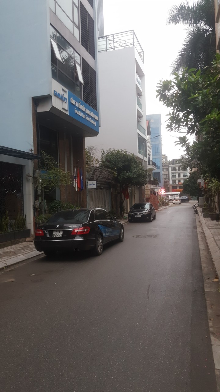 chỉ 8.6 tỷ nhà Lạc Long Quân 90m x4 tầng, 2 thoáng trước sau, 1 nhà ra ô tô tránh, sẵn ở ngay