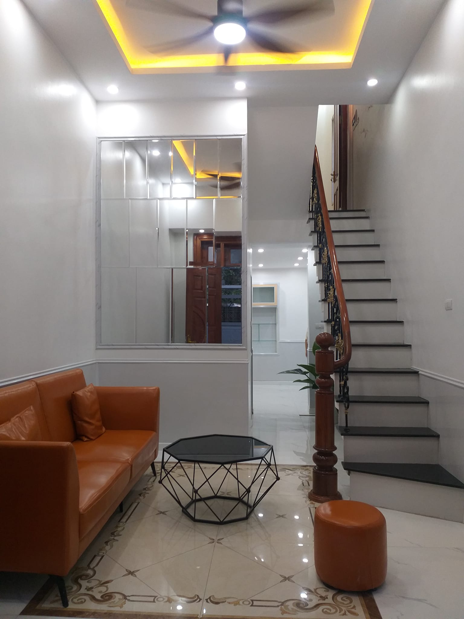 Bán nhà phân lô phố Hồng Mai quận Hai Bà Trưng 3 mặt thoáng vĩnh viễn, ô tô, 35m2 MT 4m 5 tỷ.