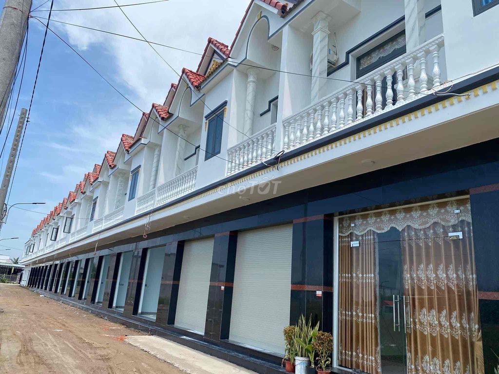 Nhà phố 1lầu KDC Nguyễn Trung Trực Bến Lức 110m2 , có 3 phòng ngủ