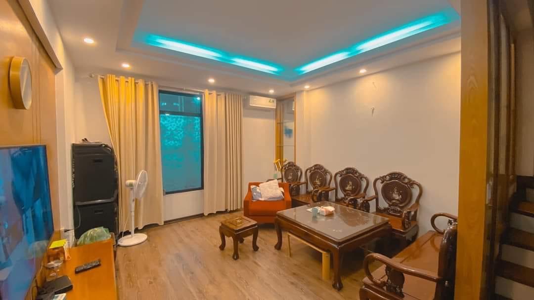 Bán gấp nhà siêu phẩm 155 Cầu Giấy 50x6 tầng x8.8tỷ oto đỗ cửa, kinh doanh .