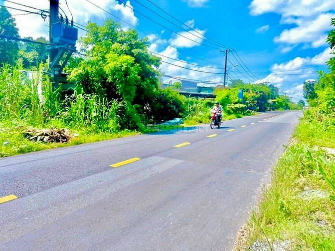 Chủ ngộp bán gấp 100m2 đất,giá 750tr , chợ Long Cang , sổ hồng riêng,