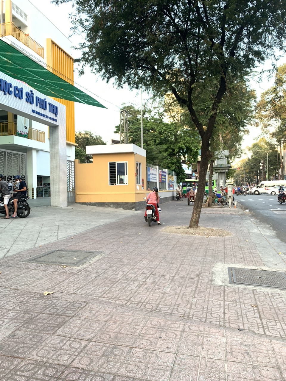 NHÀ NGỘP MẶT TIỀN ĐƯỜNG 3 THÁNG 2, P.16 , Q11 , CHỈ 4.X TỶ.