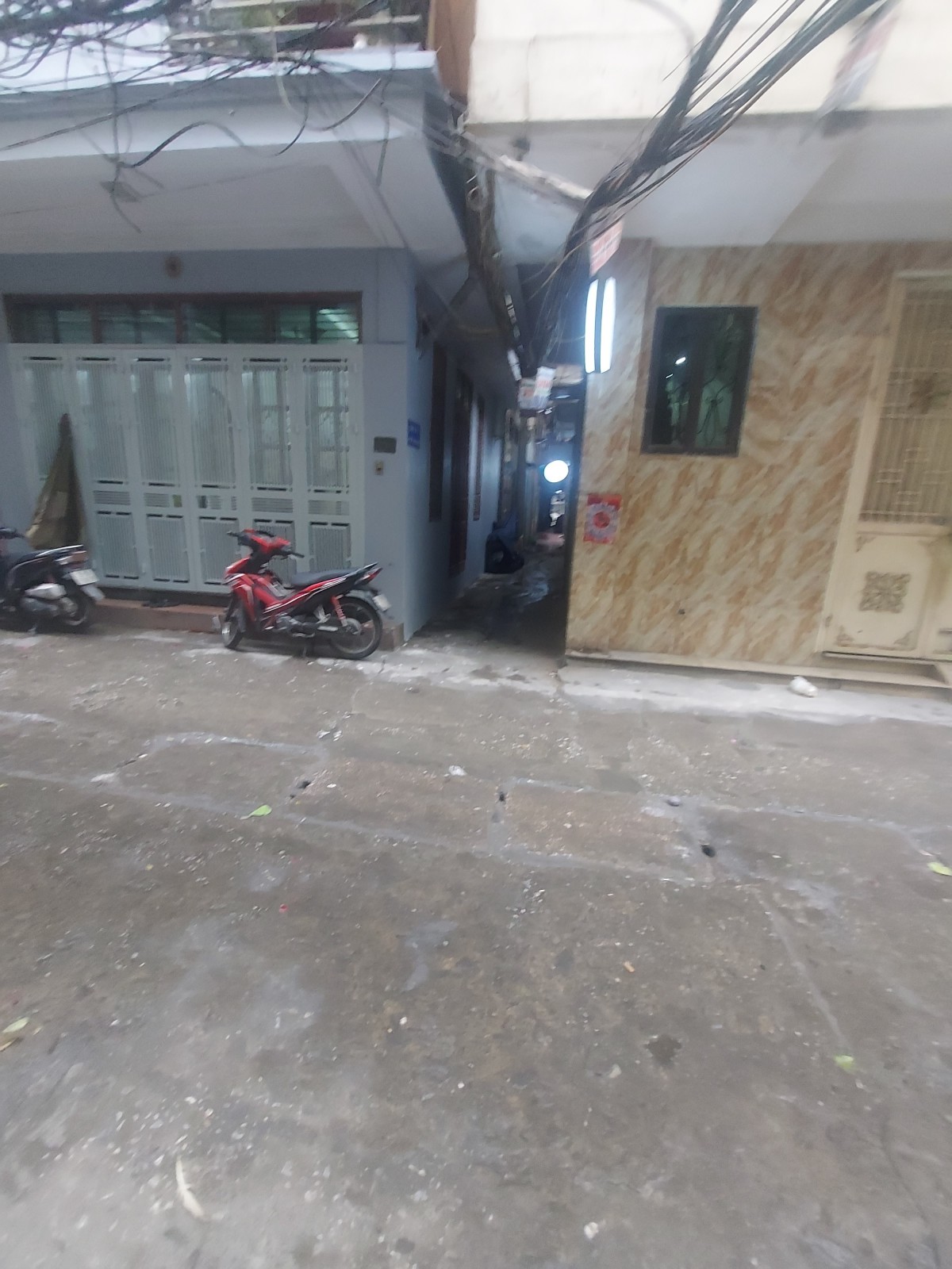 Chính chủ bán nhà Tân Mai, Ô TÔ, DT 41 m2, MT 4 m, giá chào 3 tỷ 5,