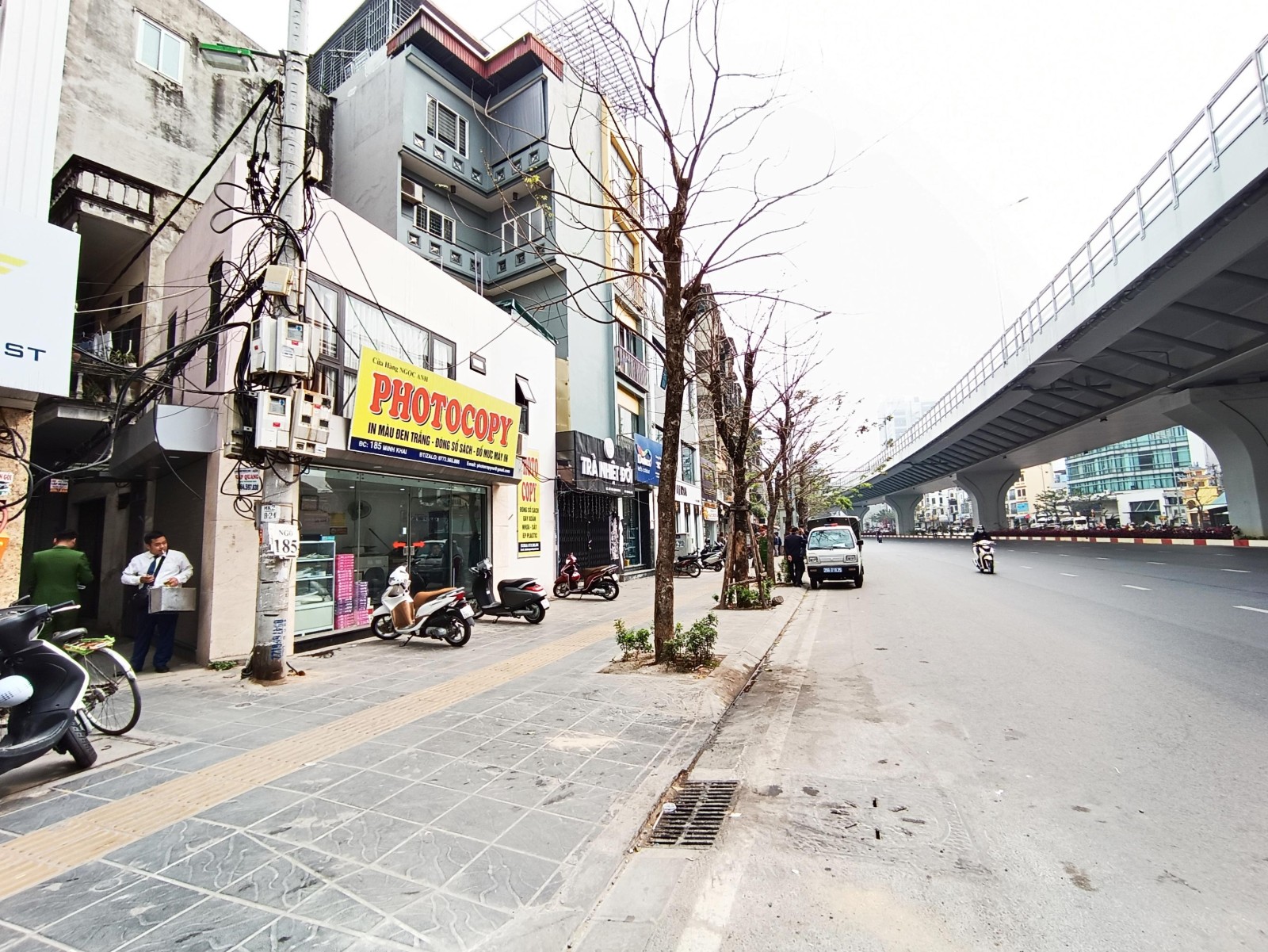 Bán gấp Phố Minh Khai, Ô TÔ, DT 45m, 3 tầng, MT 4m, giá chào 5 tỷ 8, Lh: 0984417892