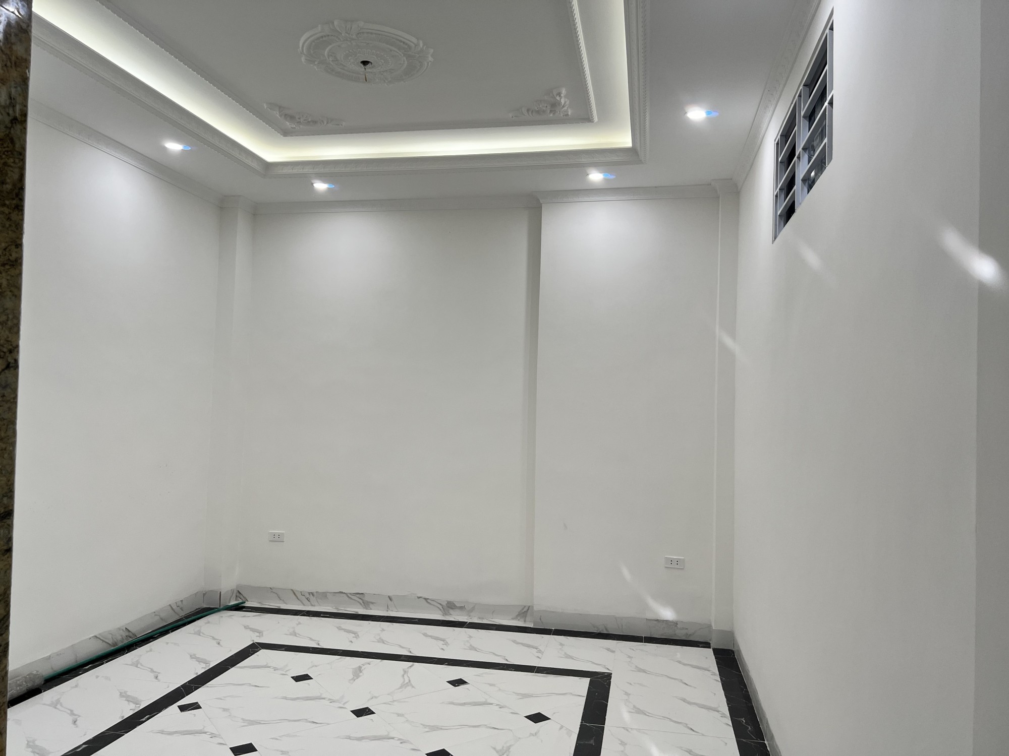 Bán nhà chính chủ Tân Mai, DT 36 m2 * 4T, MT 3,6m, giá nhỉnh 3 tỷ, Lh: