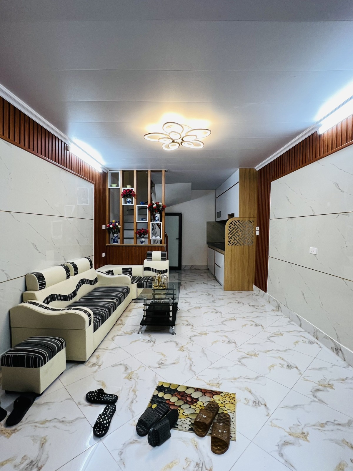 Chính chủ bán nhà Bạch Mai, DT 26m, 4T, MT 4 m, giá chào 2 tỷ 9, Lh: