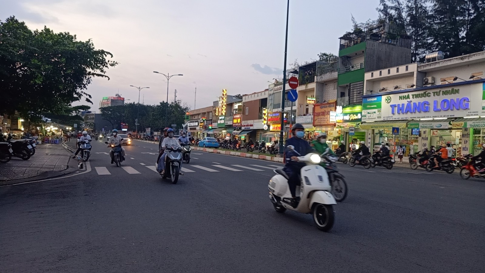 Nhà Mặt phố đường Lã Xuân Oai, TNPA, Thủ Đức: 300m2 8.5x35 Giá Giãm 2 tỷ, còn 21 tỷ