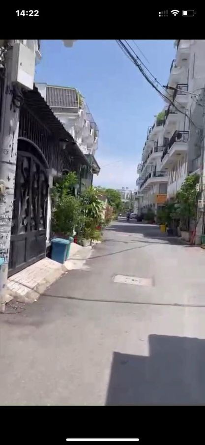 Bán nhà ngay gần chợ Thạnh Xuân. 3 lầu 4 phòng ngủ, giá 1,75 tỷ.