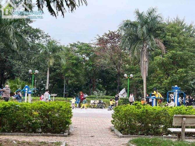 Bán Nhà Trần Quang Diệu, KD Sầm Uất, View Vườn Hoa, 6 Tầng Thang Máy, 61m2x5,1m 16,2 Tỷ