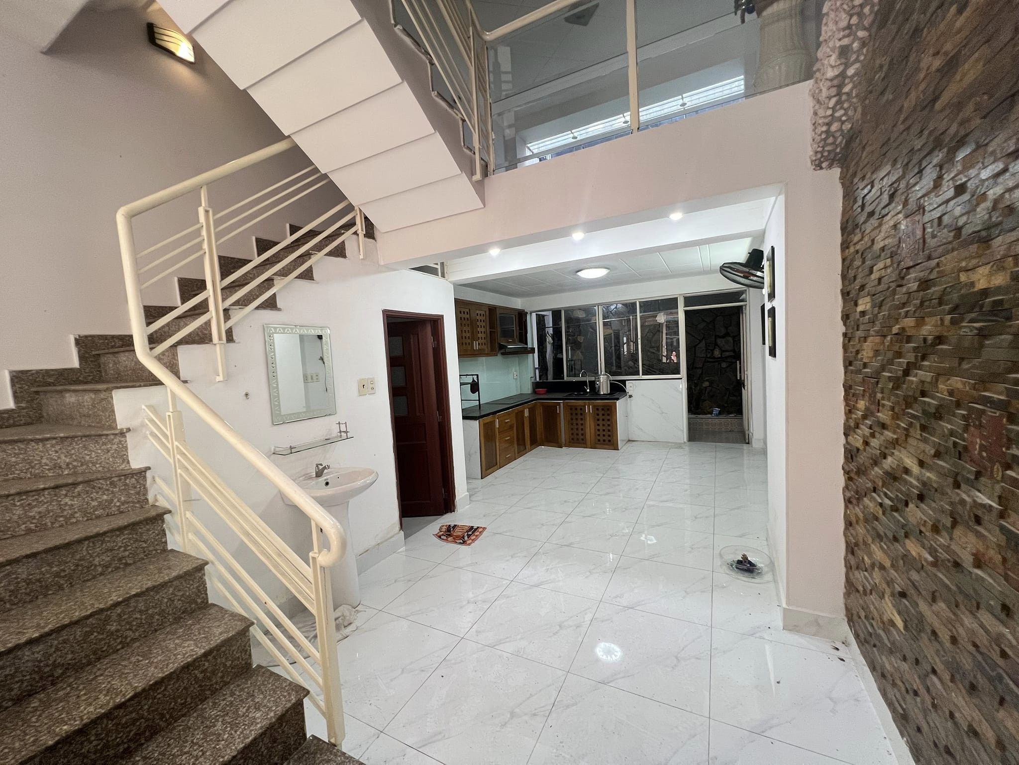 HXT 10M - P13 BÌNH THẠNH - 56M2 - XE HƠI NGỦ TRONG NHÀ - NHỈNH 8 TỶ