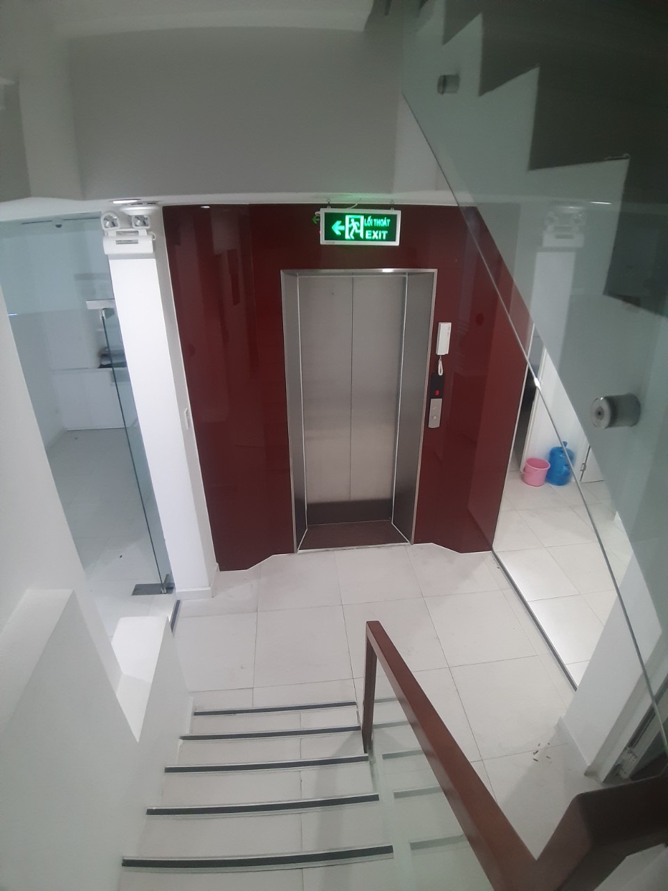 Cho thuê nhà MT Nguyễn Đình Chiểu. Ngang lớn 8m. Giá: 180 tr/th (TL)