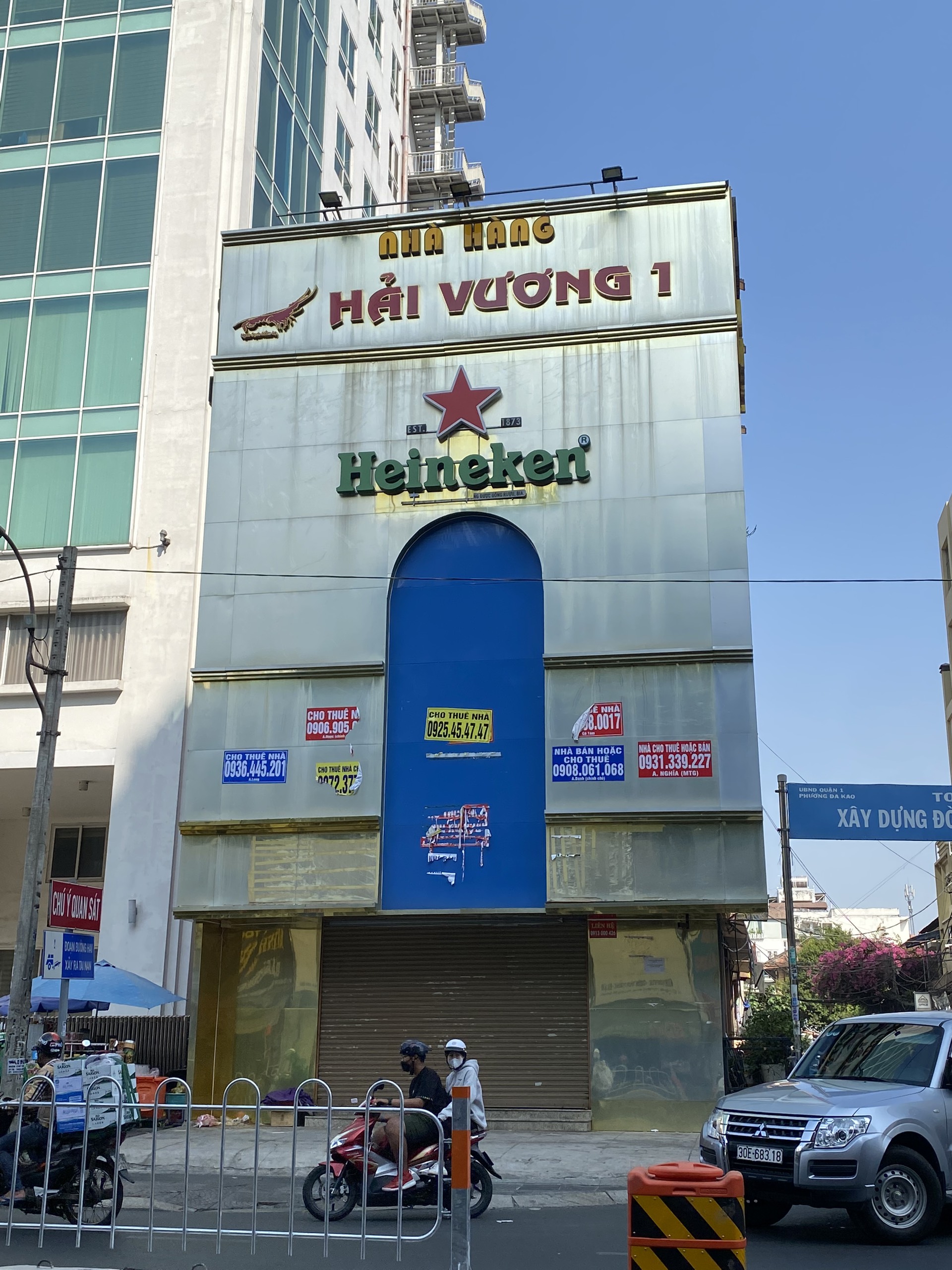 Cho thuê MT NTMK, Q.1. S: 15*20m. Kết cấu: 3 tầng. Giá: 15.000$