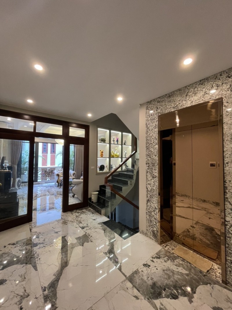 Bán nhà ngõ 2x Ngọc Lâm Long Biên 13,6 tỷ 78m2 7 tầng mt 5m ngõ thông oto đỗ tại cửa