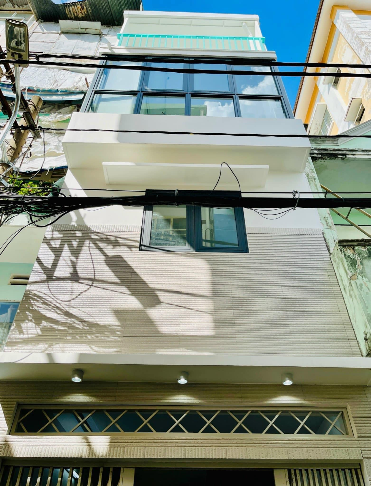 NHÀ MỚI ĐẸP - HXH - HUỲNH VĂN BÁNH PHÚ NHUẬN - 3 x 5 - CHỈ 3.75 TỶ