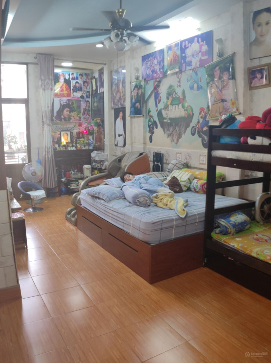 Cho thuê nhà 2 góc MT Nguyễn Trãi. Giá: 90 triệu/th. Cho làm CHDV. Có thể thuê MB riêng