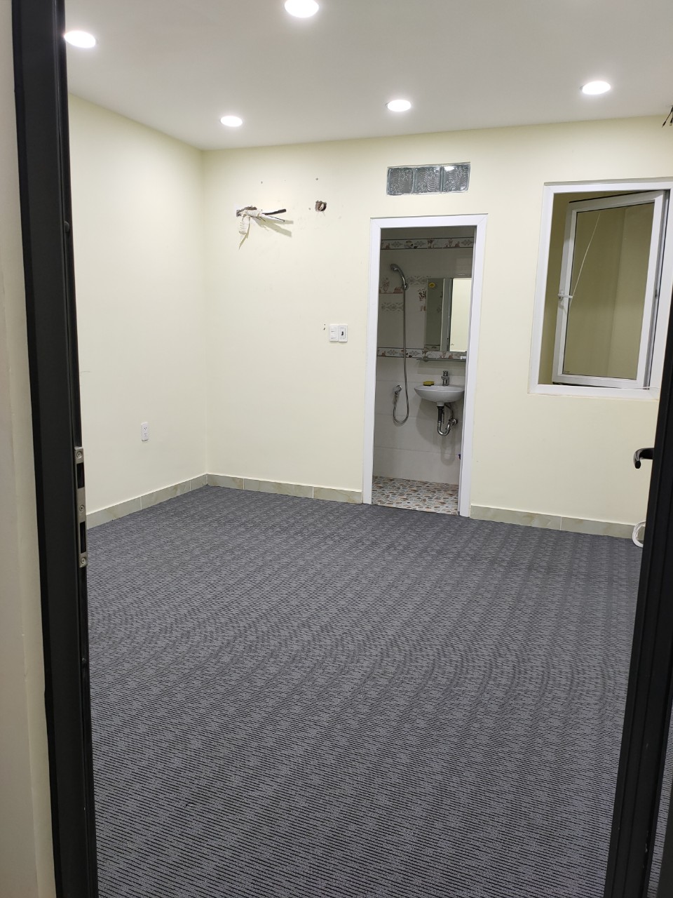 Cho thuê nhà Nguyễn Văn Thương. S: 4,2*20m. Giá: 45 tr/th (TL)