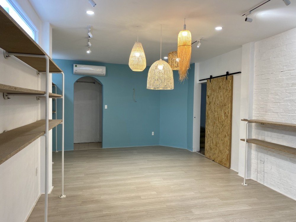 Cho thuê nhà MT Bùi Thị Xuân. Ngang lớn 5m. Trệt, 2 lầu. Giá: 60 tr/th