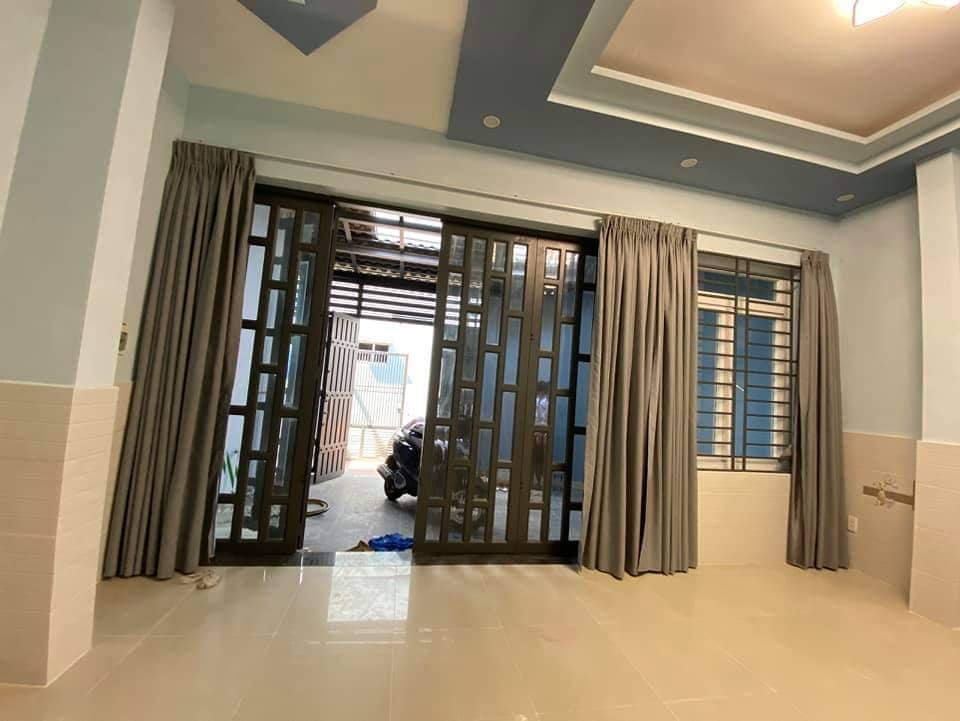 Bán gấp trong tuần HXH đỗ cổng Thoại Ngọc Hầu, 6mx20m, cấp 4, giá chỉ 6,6 tỷ.