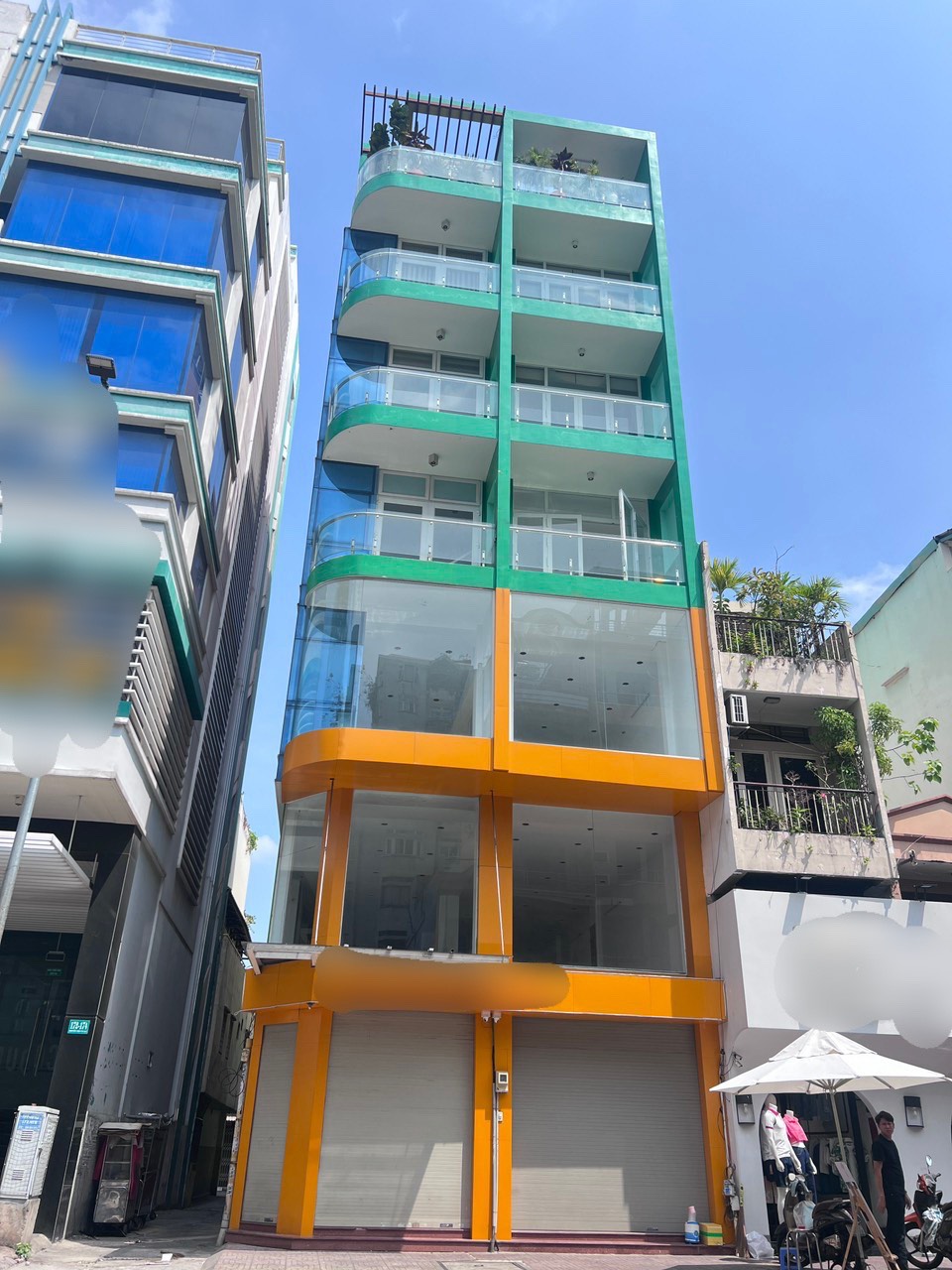 Cho thuê 2 GÓC MT Nguyễn Trãi. S: 7,2*17m. Giá: 190 tr/th