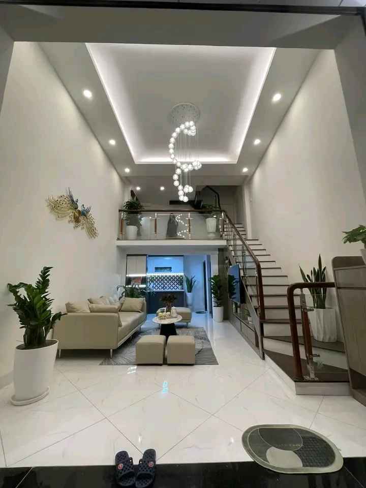 KHÔNG MUA NHÀ NÀY THÌ MUA NHÀ NÀO? ĐẸP NHƯ KHÁCH SẠN 5 SAO - FULL NỘI THẤT XỊN PHỐ LẠC TRUNG - PHỐ VÍP NHẤT QUẬN HBT 3 NGỦ ĐẸP LUNG LINH DT 35M x 4,5TẦNG,