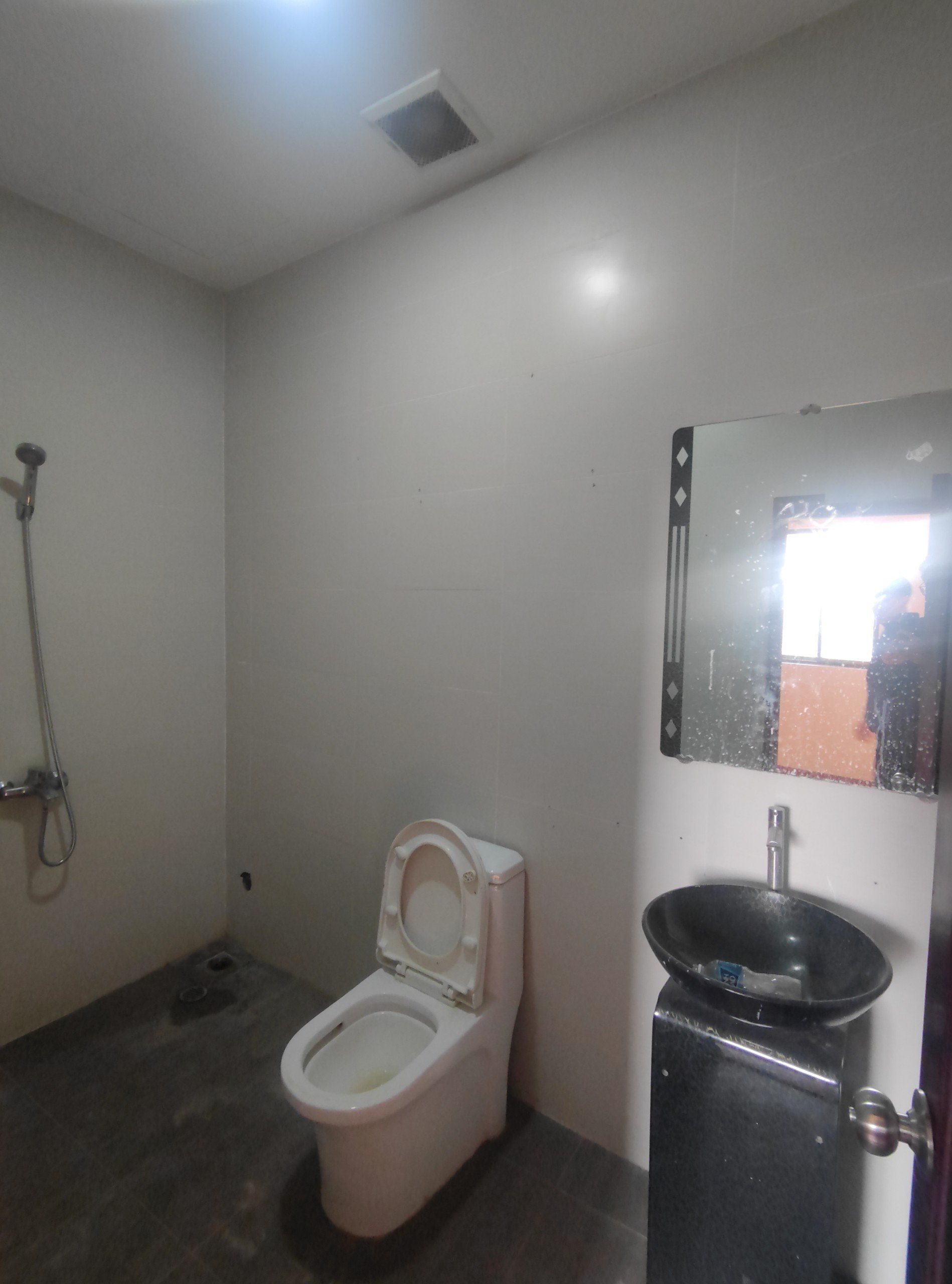 Cho thuê nhà MT Hồ Huân Nghiệp. Ngang 4,2m (nở hậu). Giá: 150 tr/th