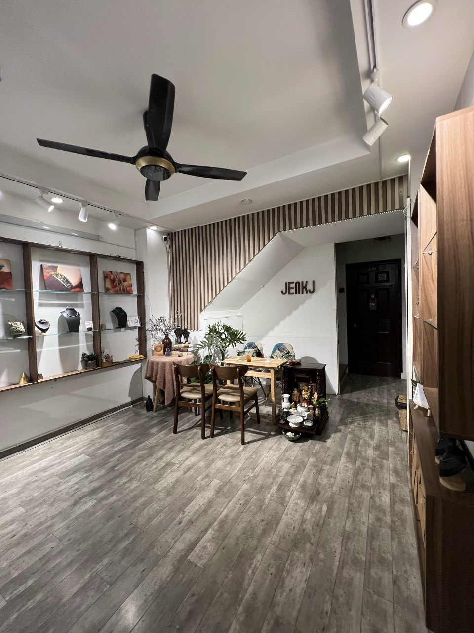 Cho thuê toà nhà CHDV Lê Thánh Tôn, Phường Bến Nghé, Quận 1, chỉ 145 triệu