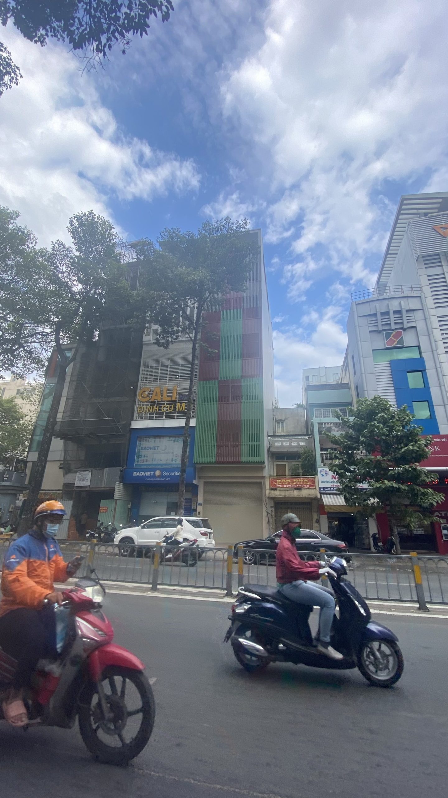 Cho thuê nhà MT Lê Hồng Phong. Ngang lớm 7m. Giá: 350 tr/th (TL)