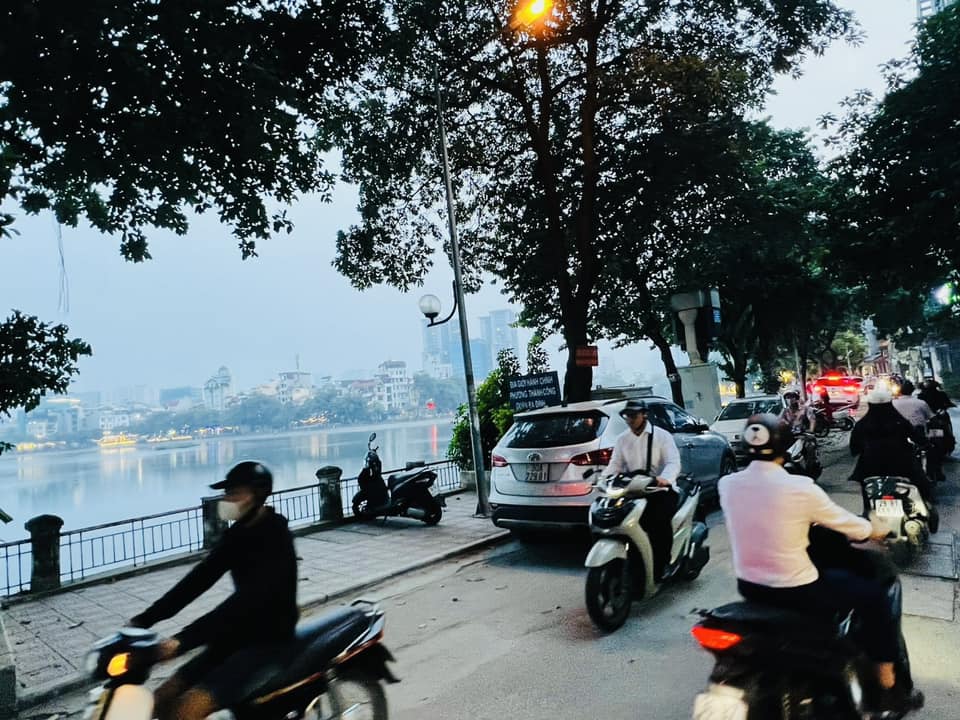 BÁN NHÀ QUẬN ĐỐNG ĐA, GẦN HỒ HOÀNG CẦU DT 120M, MT5M, GIÁ 11.5 TỶ