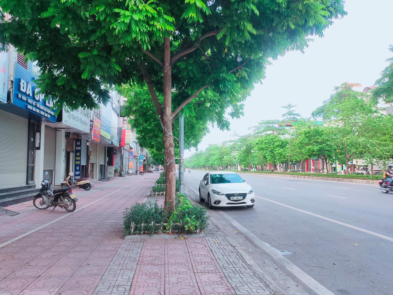 Bán nhà Ngô Gia Tự, LB, DT40m2 x 5 tầng, MT5m, Chỉ 4.1 tỷ, lô góc, nở hậu, 10m ra ô tô tránh.