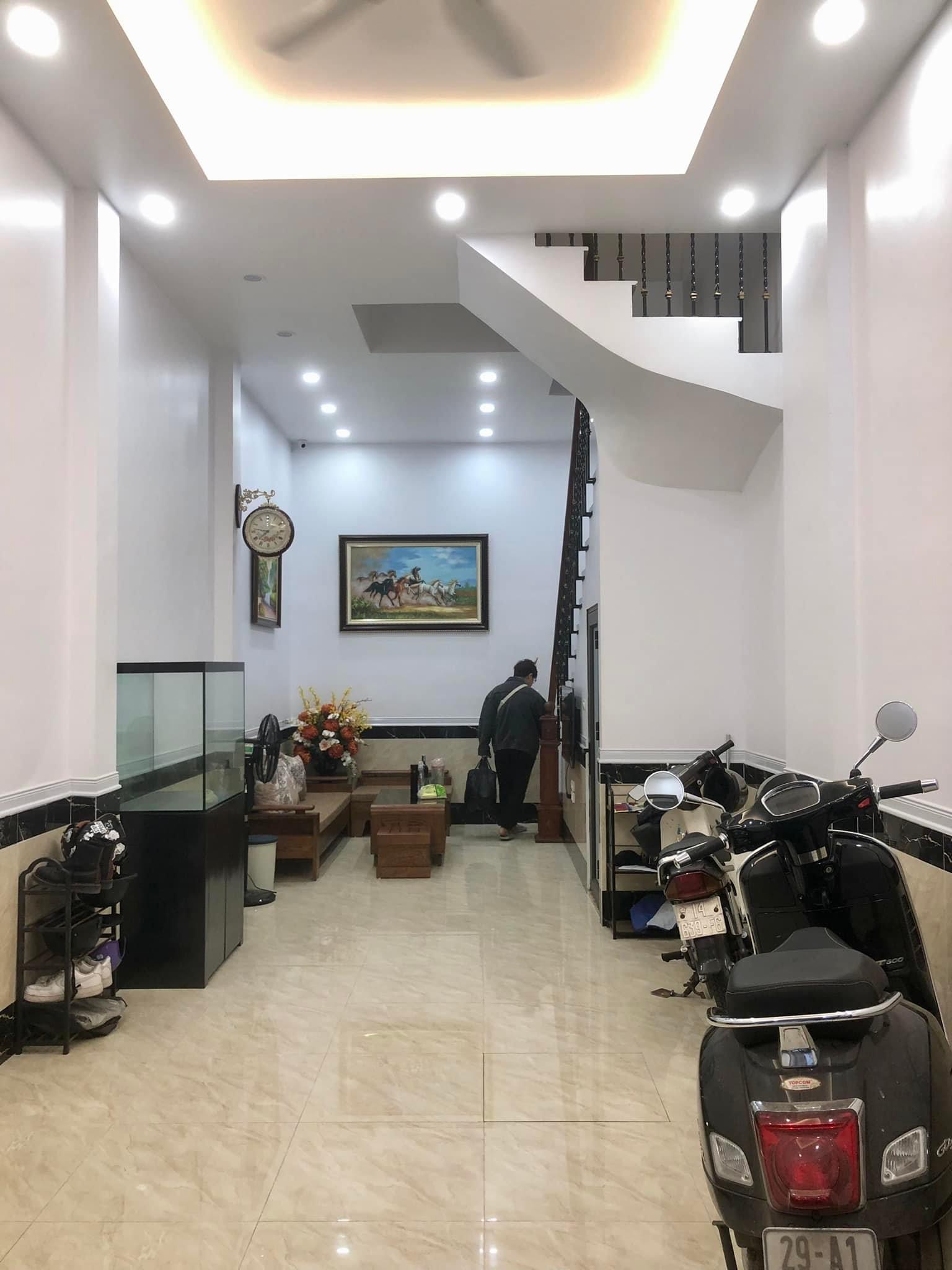 BÁN NHÀ NGUYỄN CHÍ THANH KHU VỰC VIP BAO QUANH KHỐI VP KINH DOANH ĐỈNH DT40M2 5T GIÁ 11.8 TỶ Ở NGAY