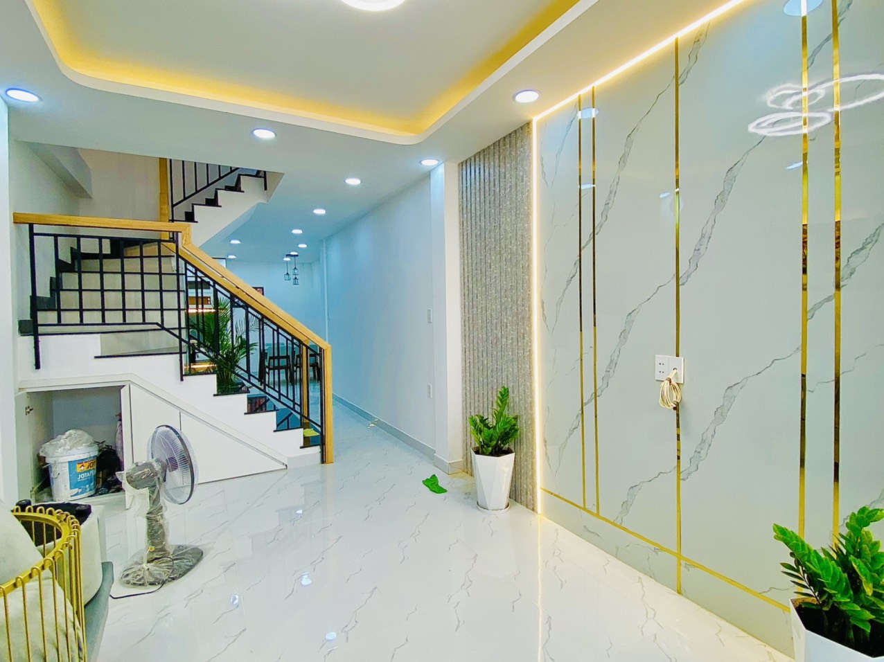 Bán nhà đường XNVT P25 Q.Bình Thạnh, DT 3.3mx14m Nở hậu 3.7m, Trệt 2 Lầu Sân Thương MCCT, View Landmark 81 Giá 5,99 TL