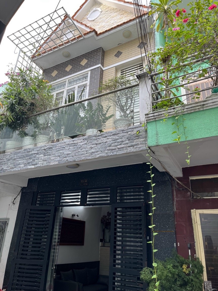 Hạ giá 580tr còn 5,4 tỷ TL. Bán gấp nhà Hoàng Hoa Thám P6 Q.BT, Trệt 1 Lầu mới Full nội thất đầy đủ.