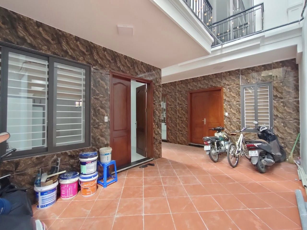 Bán nhà mới phố Đội Cấn DT 44m 5 tầng MT 4,3m giá 6,8 tỷ