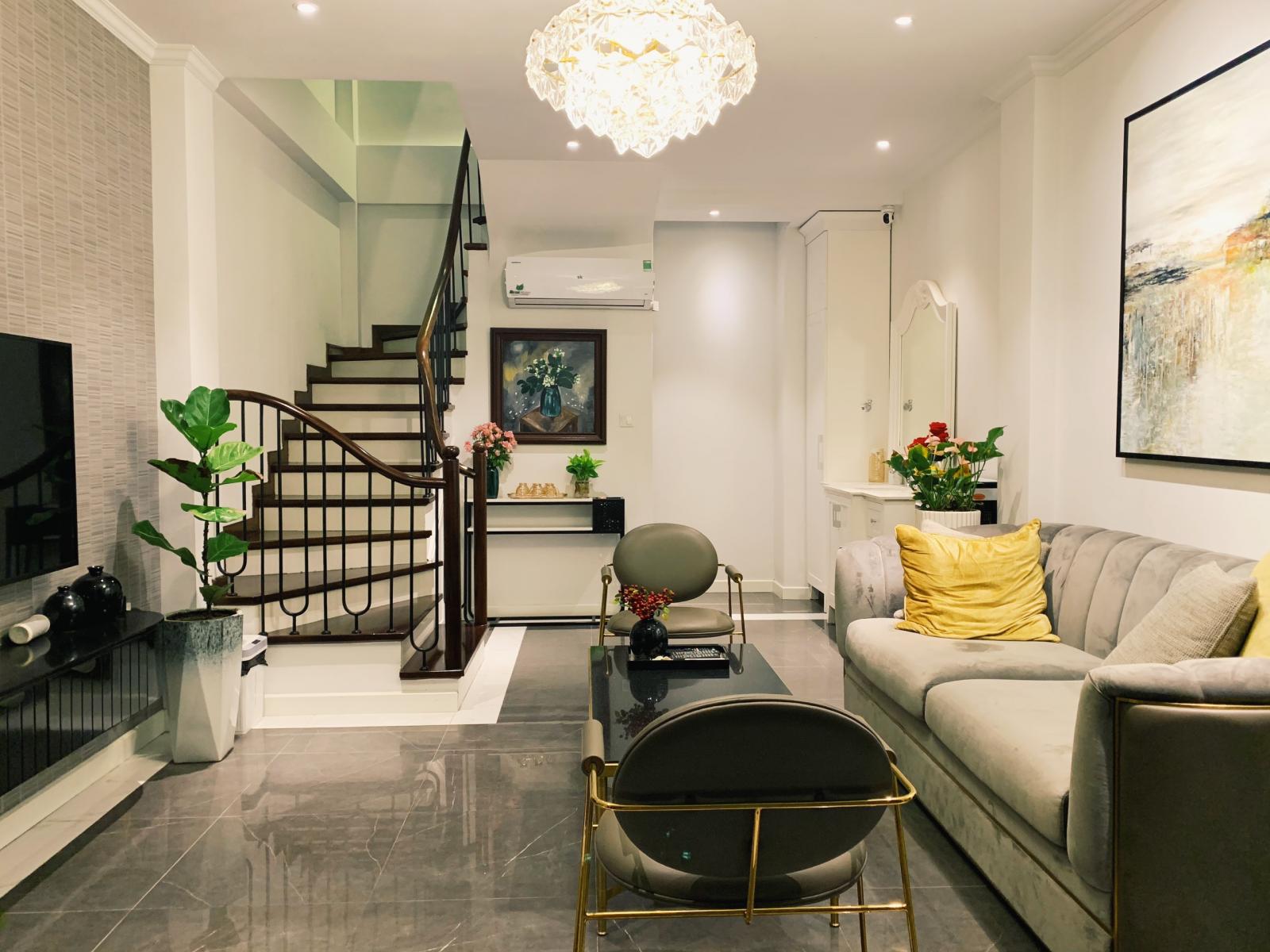 GIẢM SHOCK 1 TỶ NHÀ PHỐ ĐỐNG ĐA CHỈ CÒN NHỈNH 5 TỶ - NHÀ 5 TẦNG - GẦN CÔNG VIÊN - GẦN HỒ