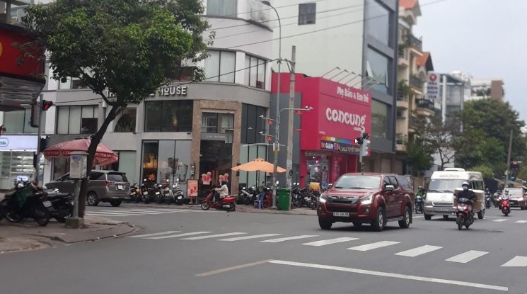 Vị trí rất đẹp - MT Nguyễn Văn Trỗi, Phú Nhuận - 10x12m, 3 tầng, HĐT 250tr/th - 55 tỷ