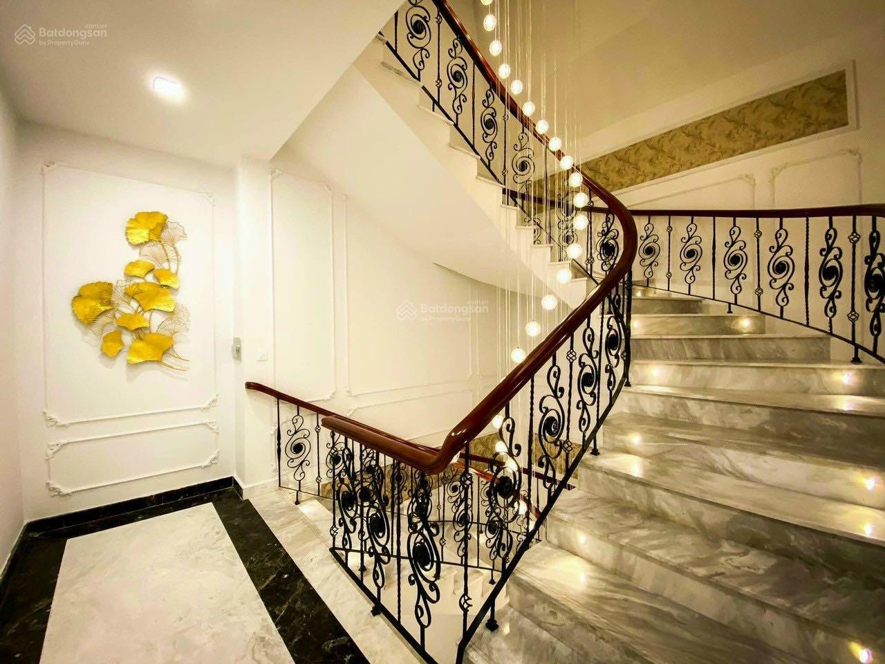 Bán gấp nhà hẻm 8m Hồ Văn Huê, 4 x 19m, 3 lầu mới, giá bán 17.6 tỷ