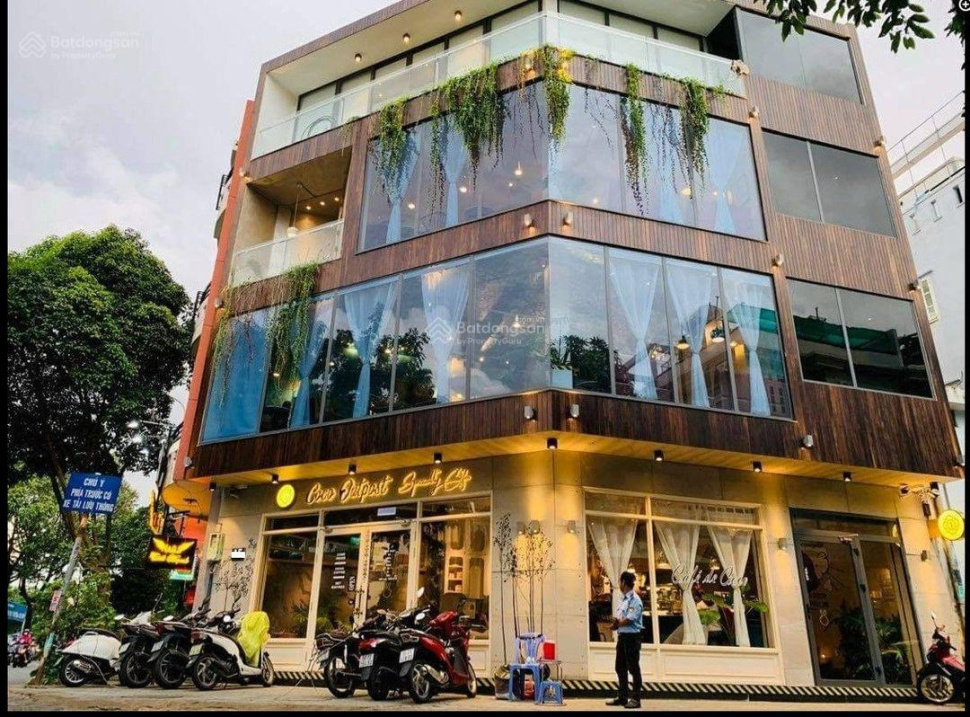 Góc Nguyễn Thái Bình - Phó Đức Chính Quận 1 - 8x15m T 2L gía 80tr/th