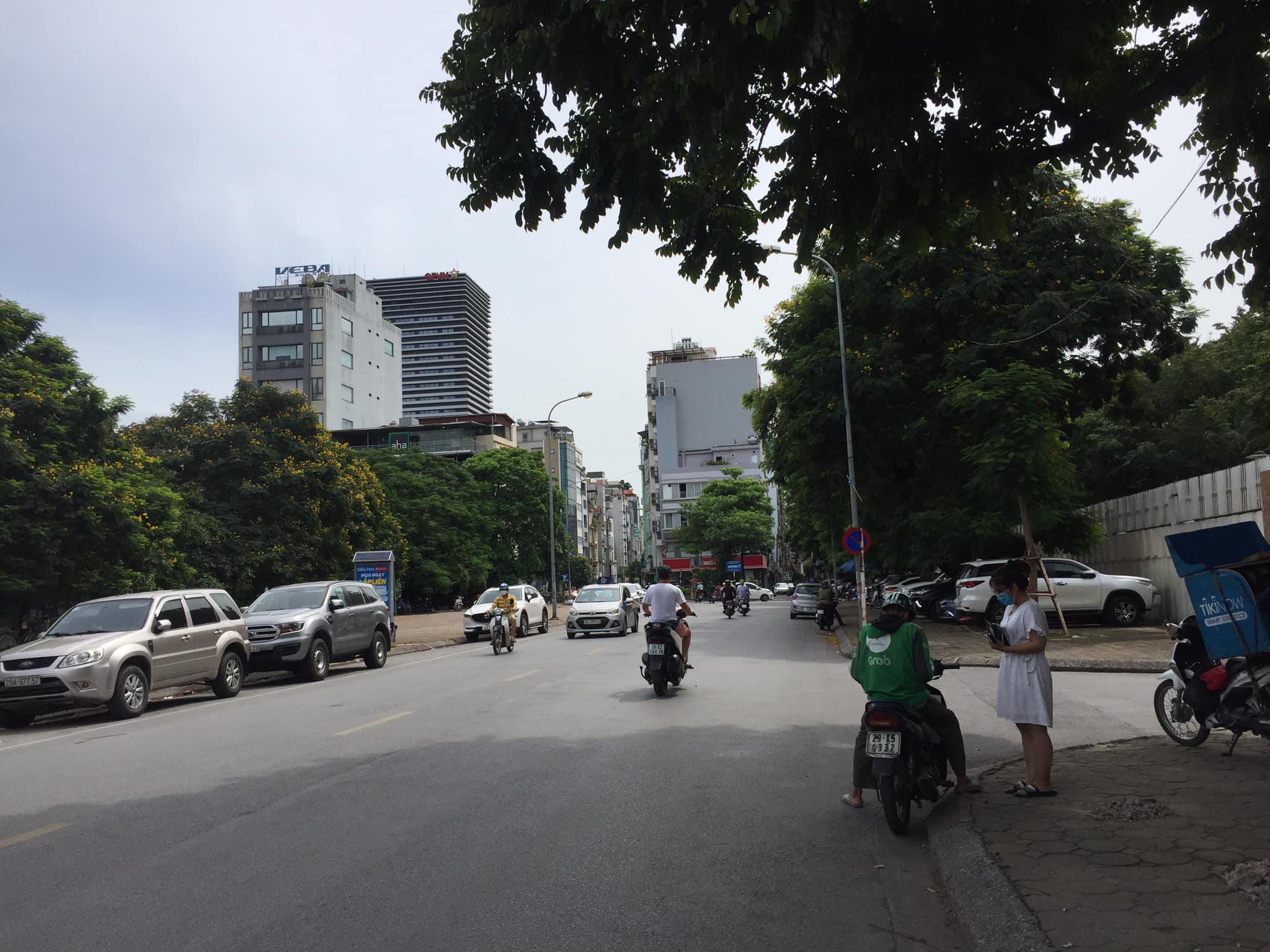 Chính chủ bán nhà phố Hào Nam - Lô góc - Diện tích 200m2 - Ô tô đỗ cổng - Giá 25tỷ - Lh 0968 056300