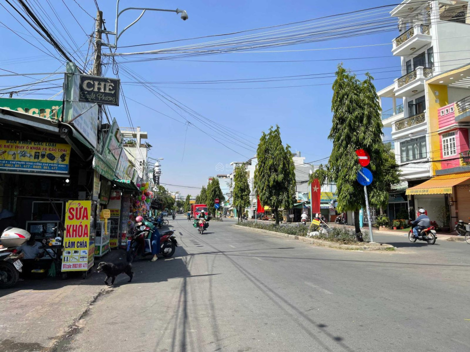 Giá tốt mặt tiền Đại Lộ 2 đối diện chợ Phước Bình buôn bán sầm uất nhà 1 trệt 2 lầu giá chỉ 14,5 tỷ