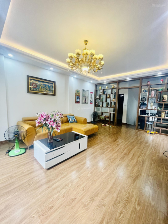 Bán nhà Hoàng Văn Thái, ô tô đỗ cách nhà 15m. Diện tích 45m2 x 5 tầng, mặt tiền 5,5m, giá chỉ 5,8 tỷ