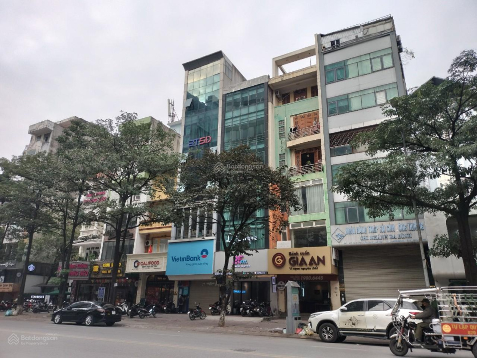 Bán nhà mặt phố quận Cầu Giấy 46m 6 tầng thang máy 20 tỷ