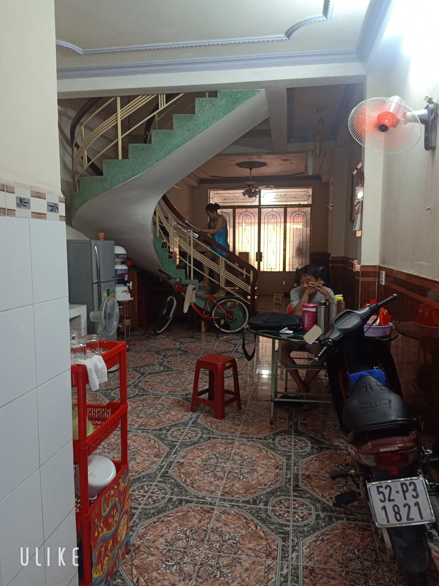 Mặt tiền Tân Sơn Nhì, 4m x 14m, 3 tầng, 7 tỷ, kinh doanh sầm uất.