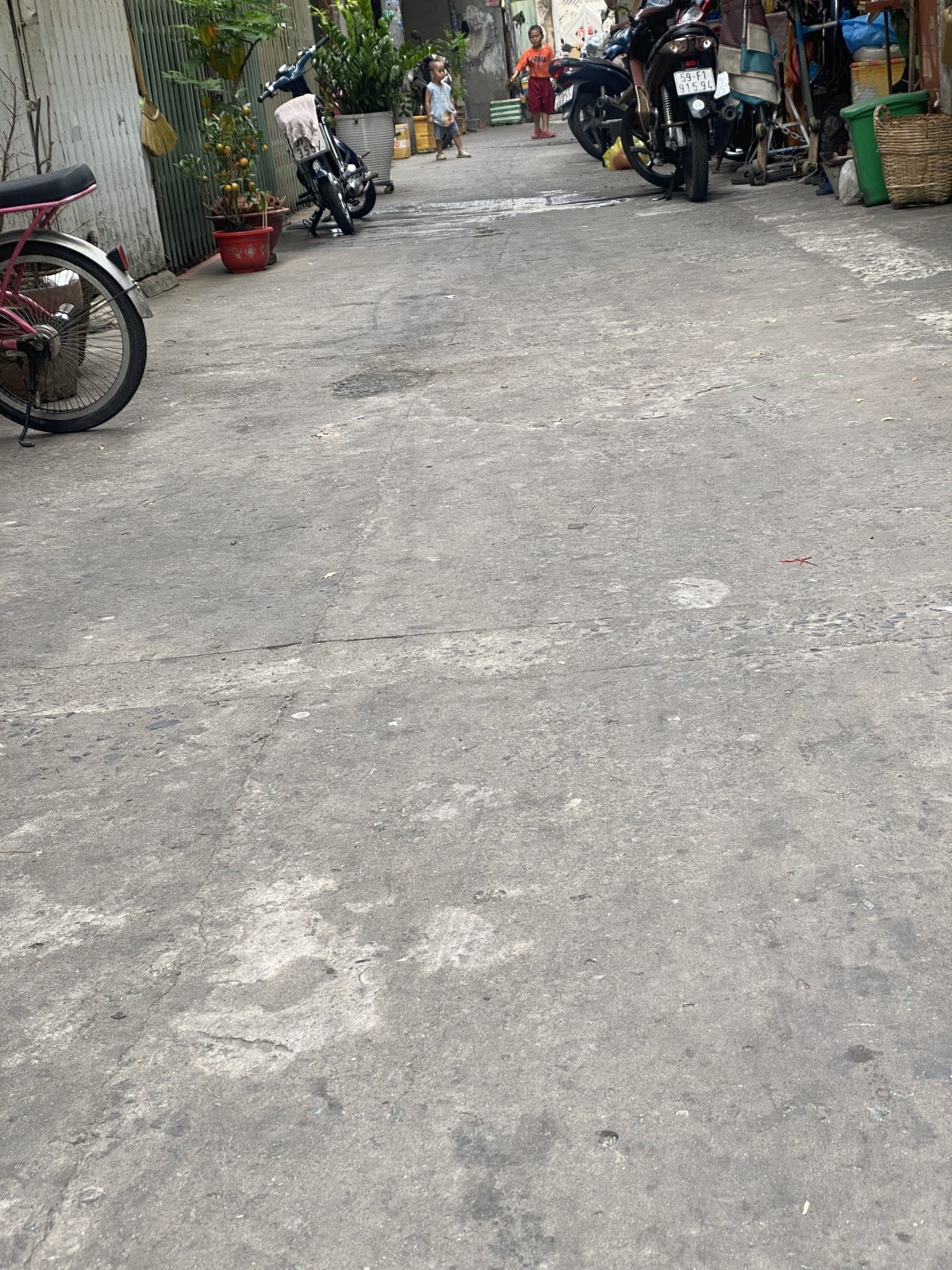 Hẻm xe hơi 2 mặt Nguyễn Thiện Thuật P2 Q3 TpHCM.