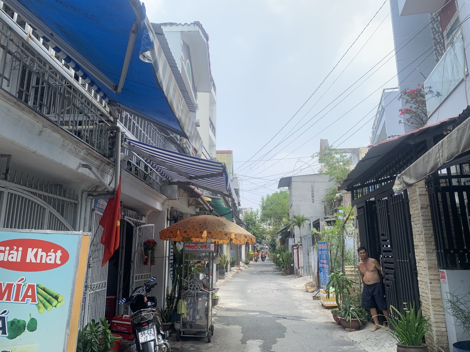 HẺM XE TẢI THÔNG, NHÀ ĐƯỜNG HUỲNH VĂN NGHỆ