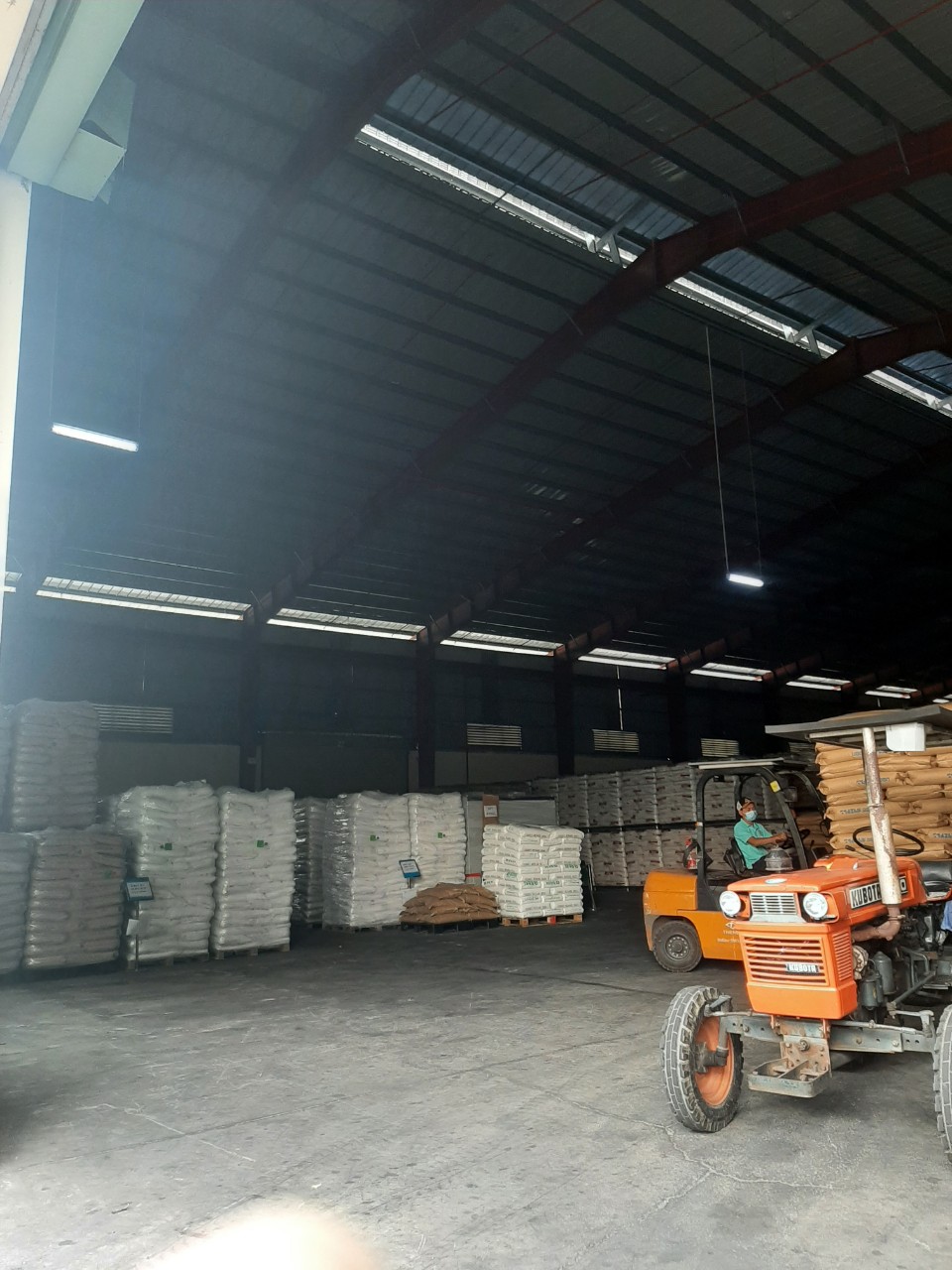 Cho thuê kho xưởng đang trống tại Khu công nghiệp Tân Đức, xã Đức Hòa Hạ, huyện Đức Hòa